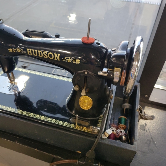 Vintage Hudson Electric Sewing Machine Antique Sewing Machine, Working Condition - Picture 3 of 7